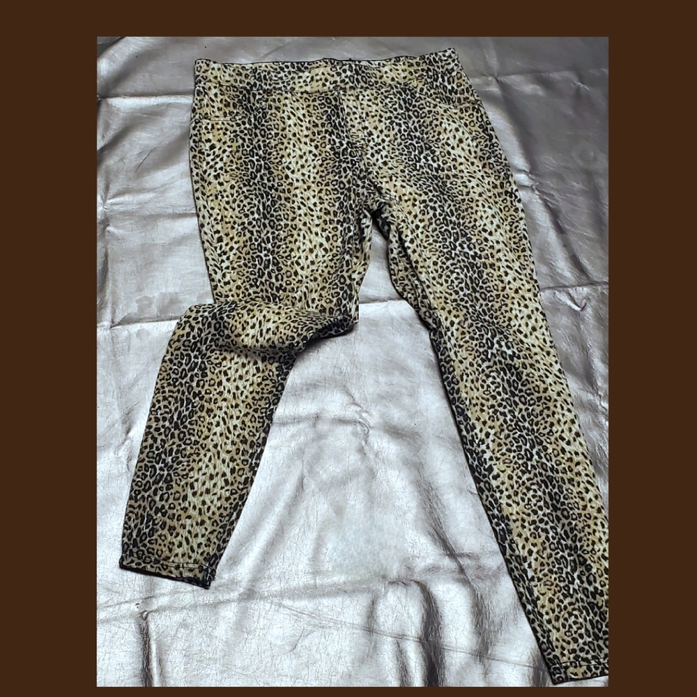 Sassy Leopard Print Leggings